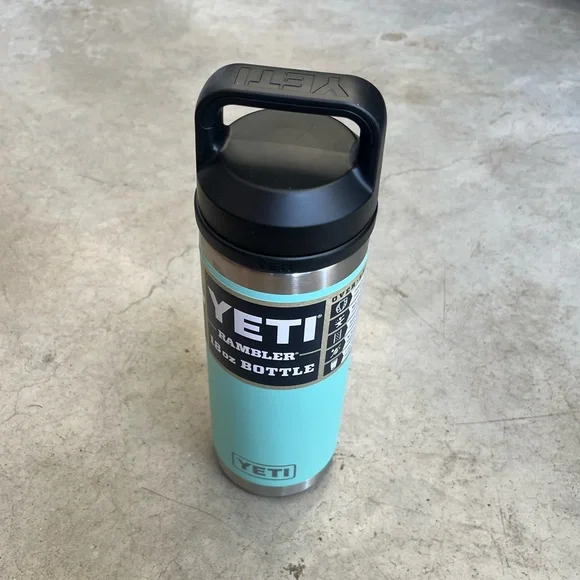 NWT YETI 🧊 18oz Water bottle thermos with chug opening insulated Seafoam green - Picture 1 of 7